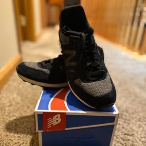 Women’s New Balance Black Classic Sneakers!